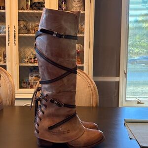 Like new Cassius Freebird. Size 10.